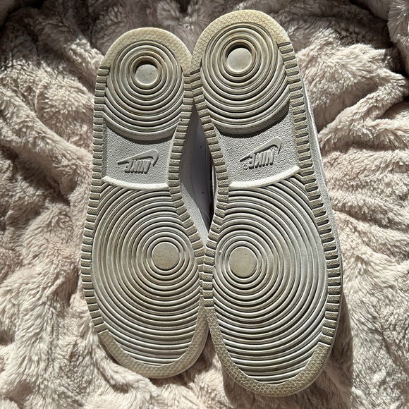 Nike Court Vision Low Sneaker- Excellent condition - Picture 5 of 10